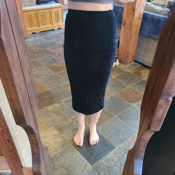 BLACK Pencil Skirt. - Picture 2 of 6